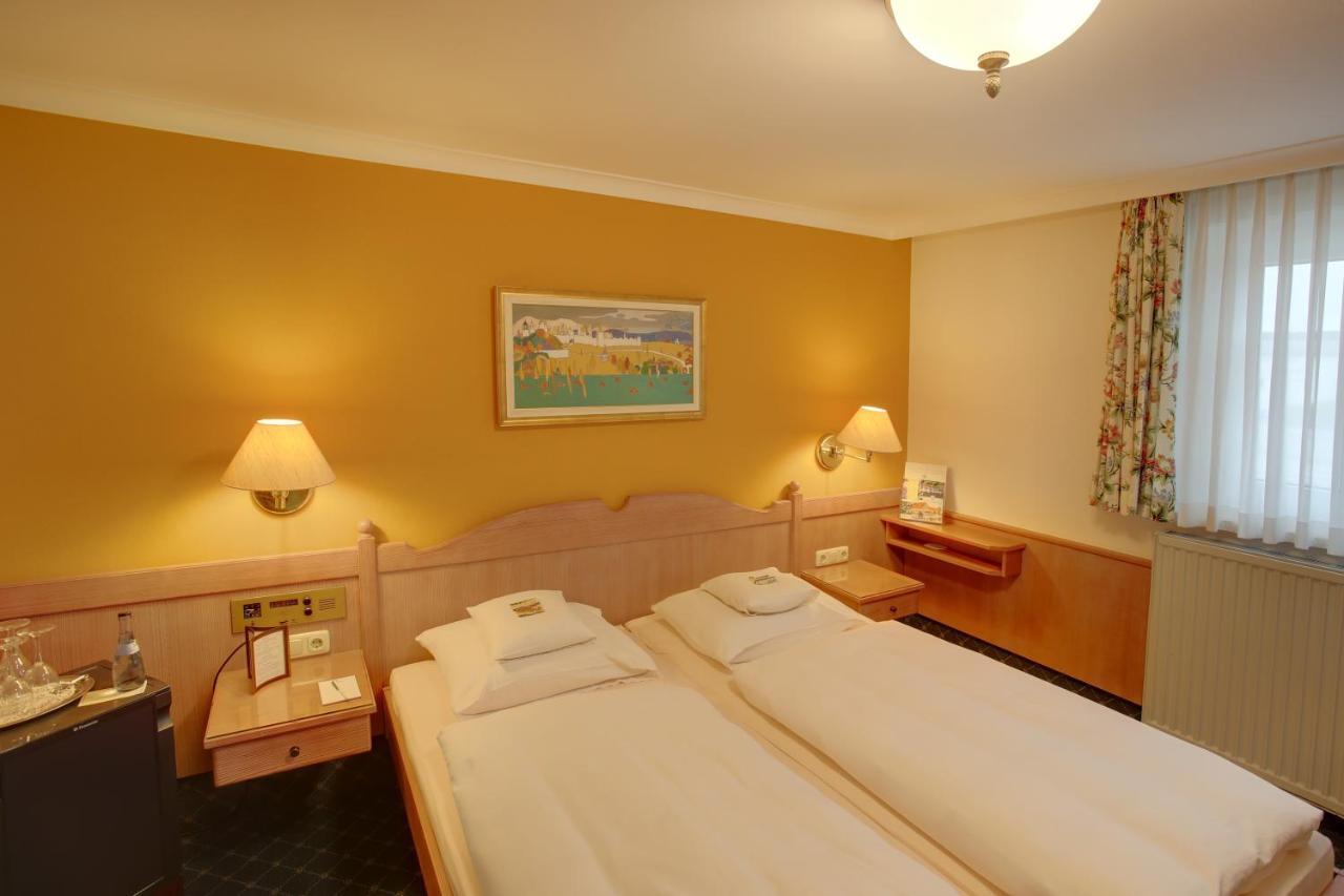 Hotel Brauereigasthof Landwehr-Braeu Reichelshofen Rum bild