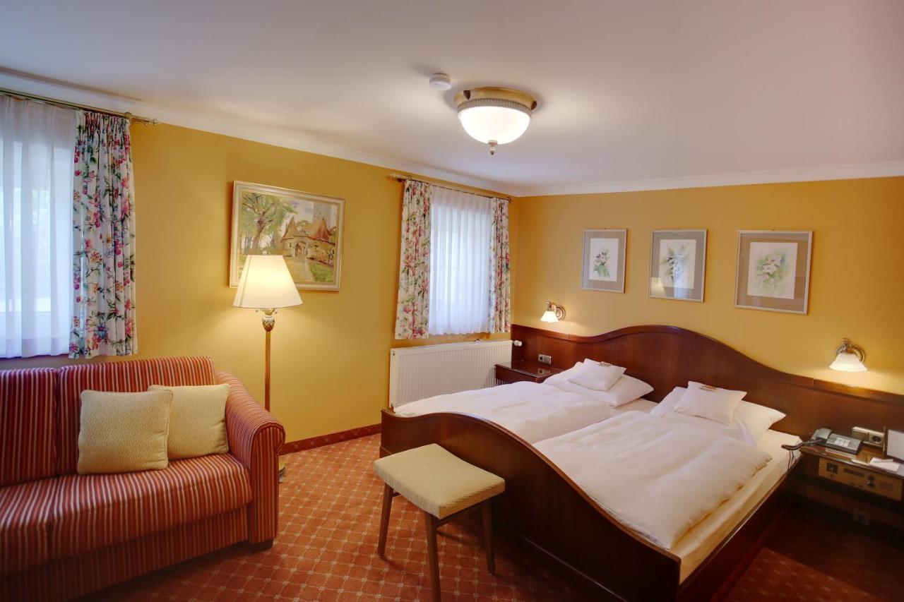 Hotel Brauereigasthof Landwehr-Braeu Reichelshofen Exteriör bild