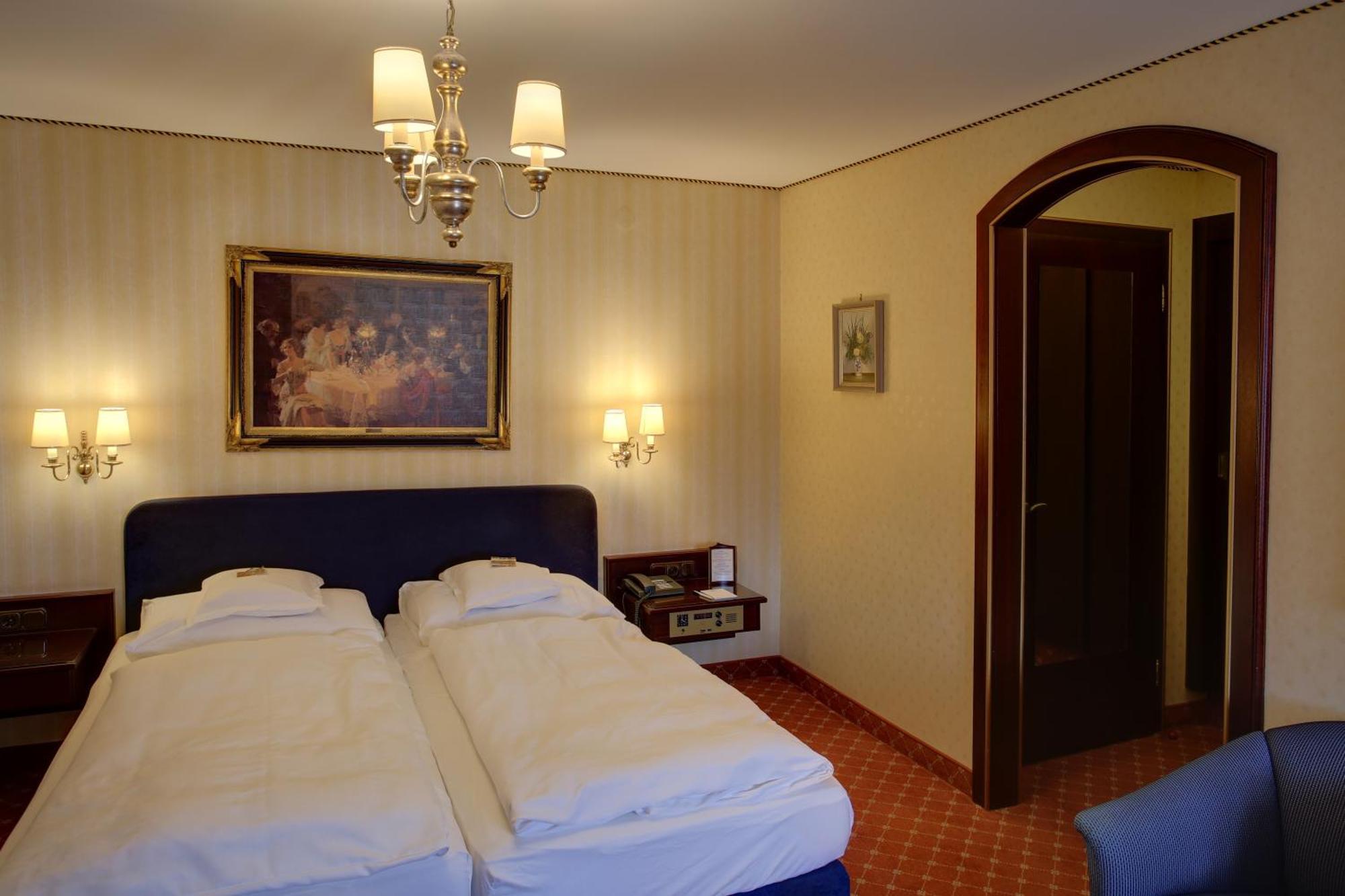 Hotel Brauereigasthof Landwehr-Braeu Reichelshofen Rum bild