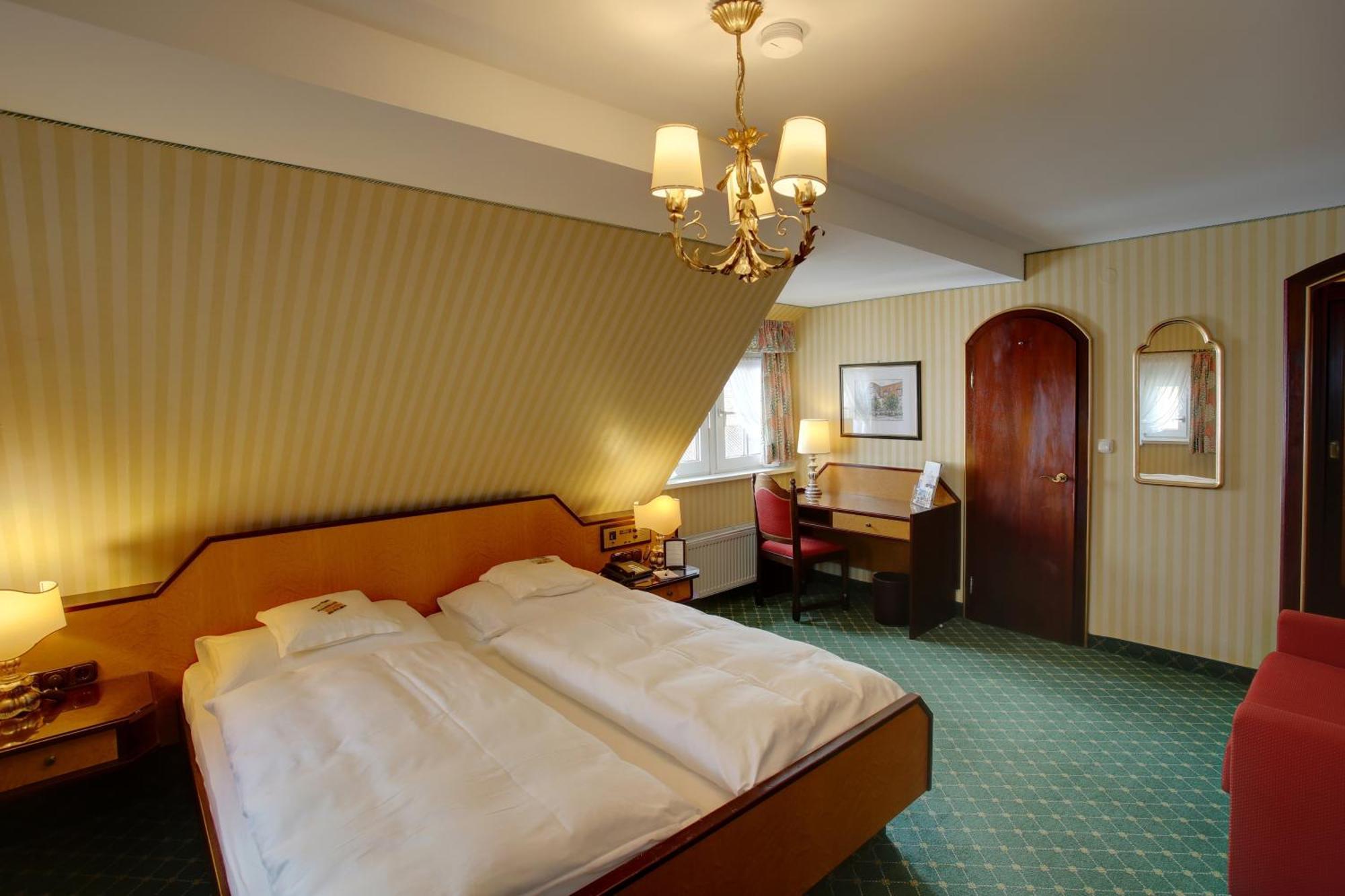 Hotel Brauereigasthof Landwehr-Braeu Reichelshofen Rum bild