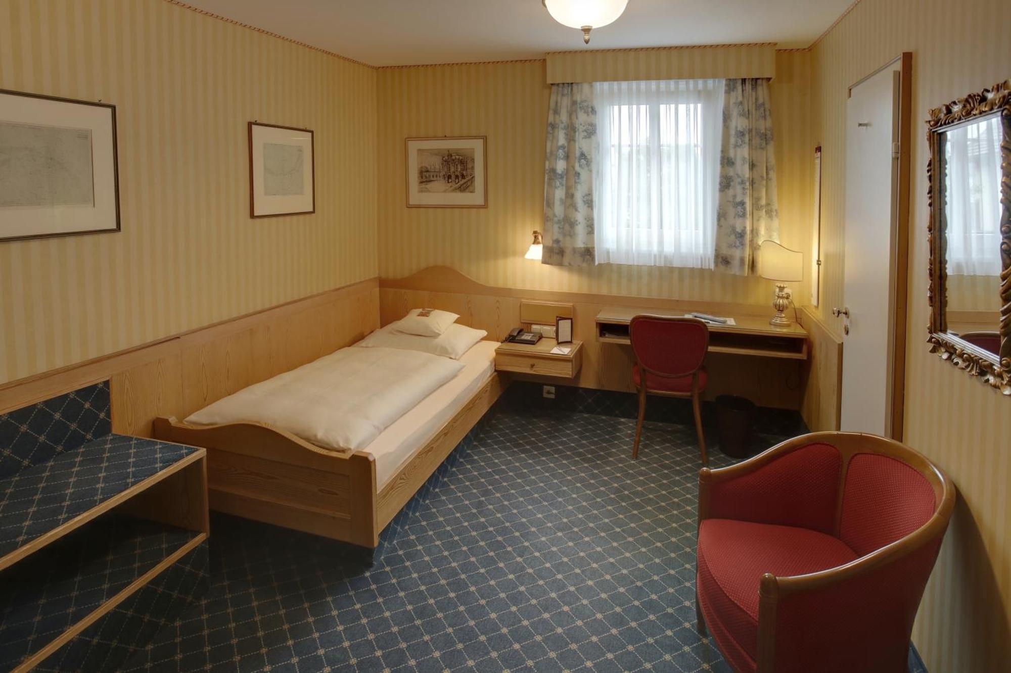 Hotel Brauereigasthof Landwehr-Braeu Reichelshofen Rum bild