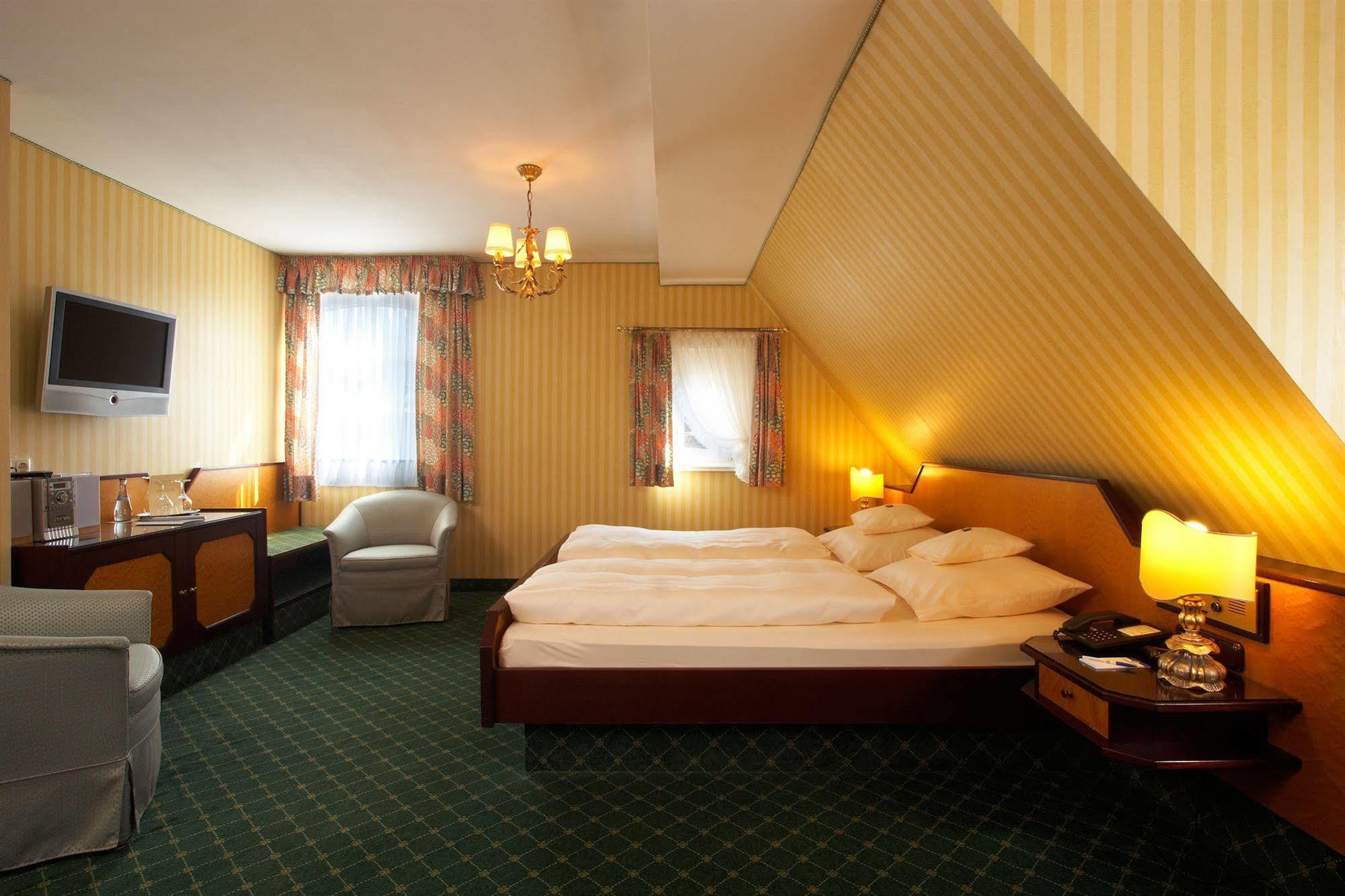 Hotel Brauereigasthof Landwehr-Braeu Reichelshofen Exteriör bild
