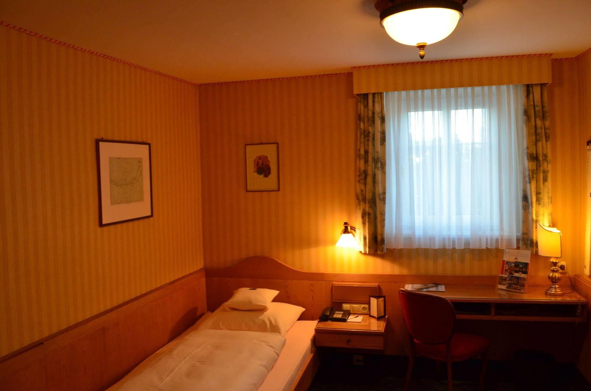 Hotel Brauereigasthof Landwehr-Braeu Reichelshofen Exteriör bild