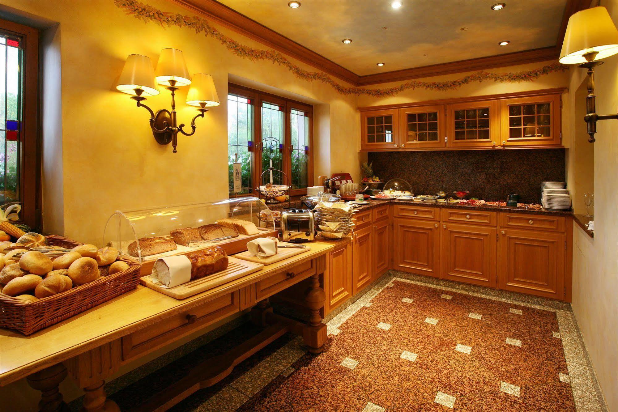 Hotel Brauereigasthof Landwehr-Braeu Reichelshofen Exteriör bild