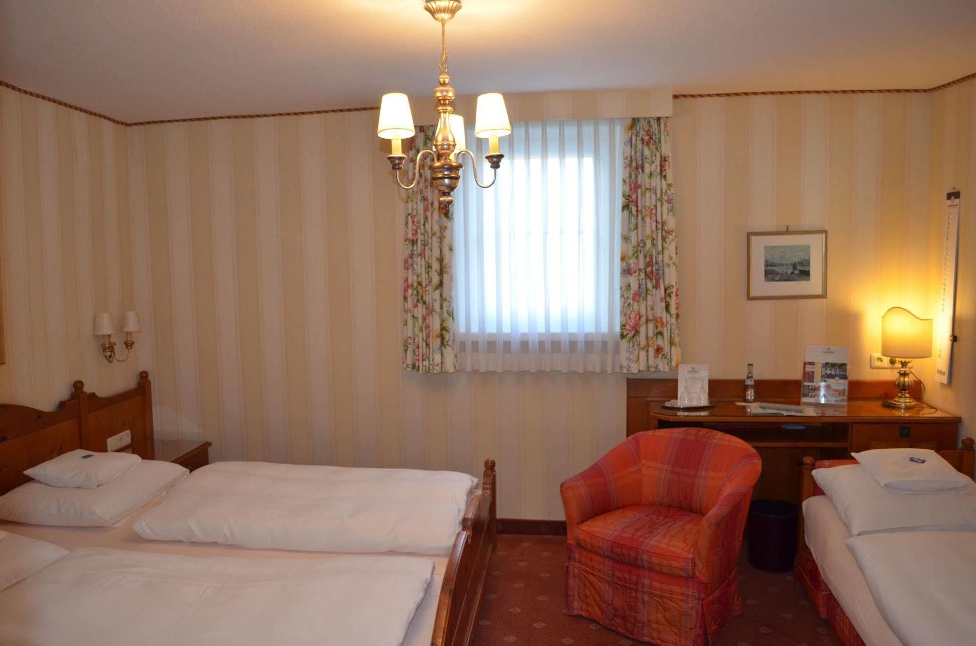Hotel Brauereigasthof Landwehr-Braeu Reichelshofen Exteriör bild