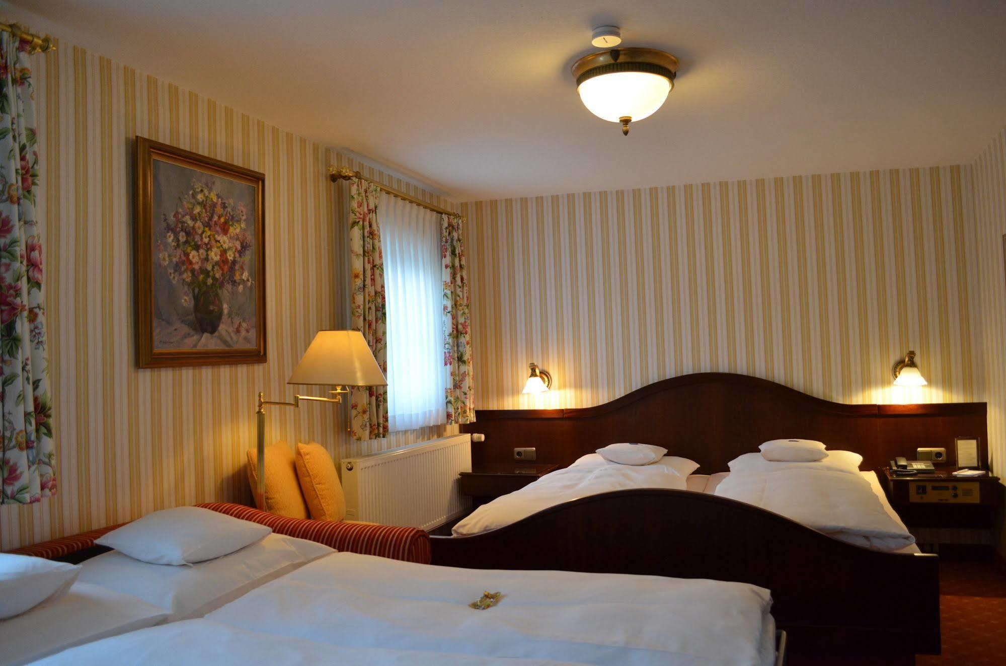 Hotel Brauereigasthof Landwehr-Braeu Reichelshofen Exteriör bild